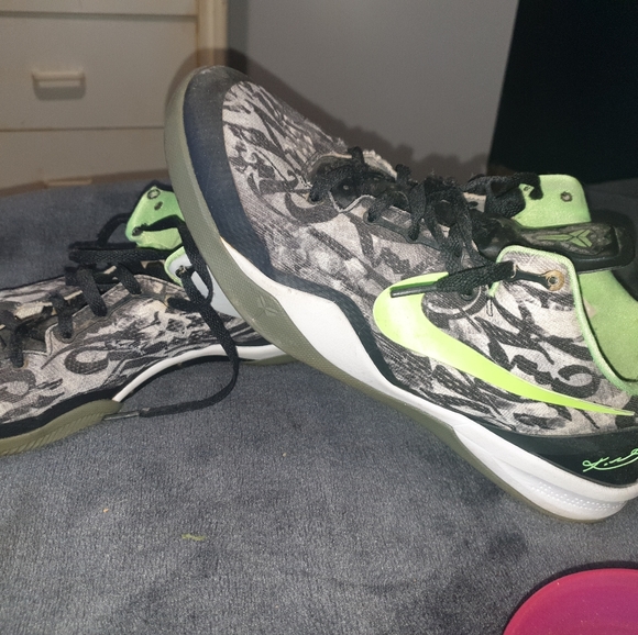 kobe graffiti shoes